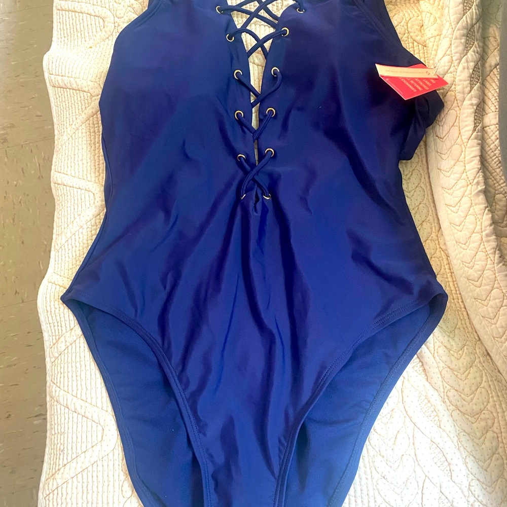 One-piece bathing suit
